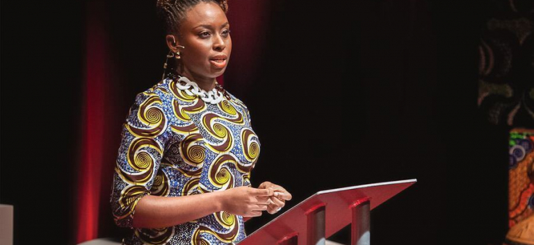 Chimamanda Ngozi: «Todos tenemos las mismas capacidades, pero no las mismas oportunidades»