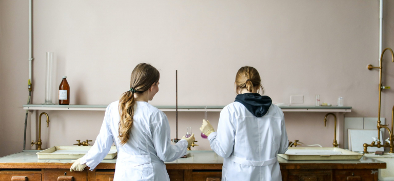 Informe de Brechas de Género en Educación Superior 2022 muestra que las mayores brechas están en las carreras STEM