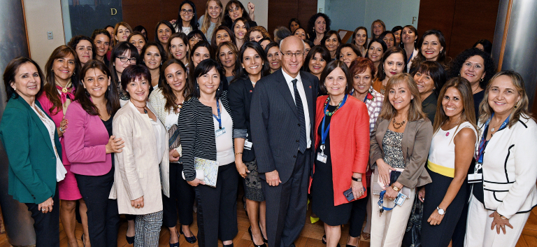 REDMAD participa en conversatorio con mujeres de BancoEstado